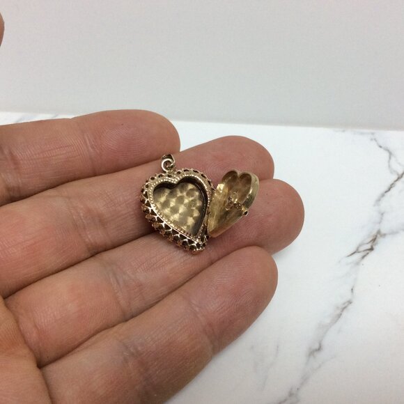 Ladies Vintage 14k Yellow Real Gold Heart Diamond opening Locket Pendant 4.9gr - Picture 6 of 8